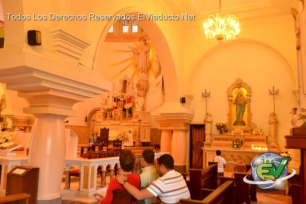 Iglesia Sagrado Corazón de Jesús de Moca (Fieles presentes)